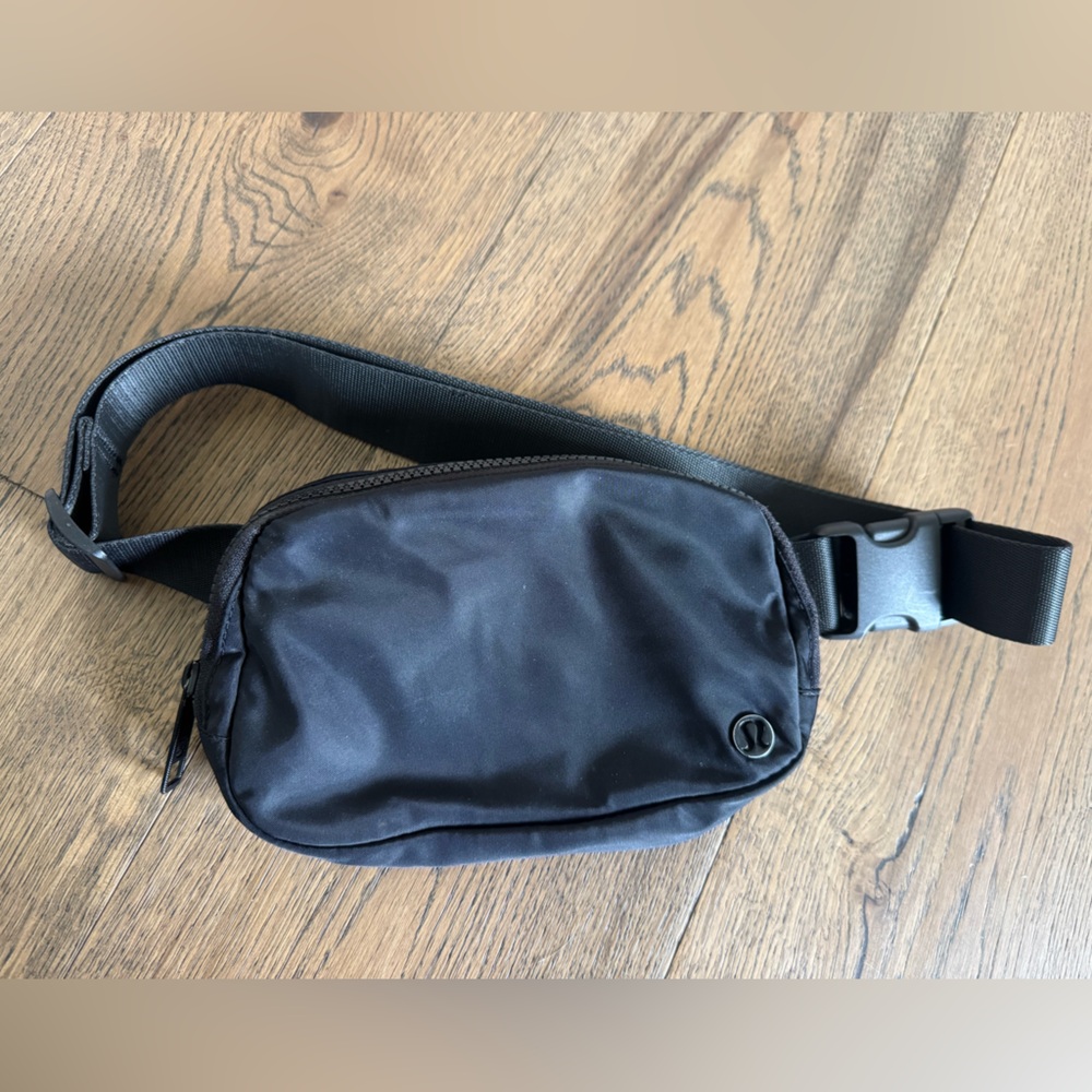 Lululemon Athletica Black Crossbody Bag with Ergonomic Design